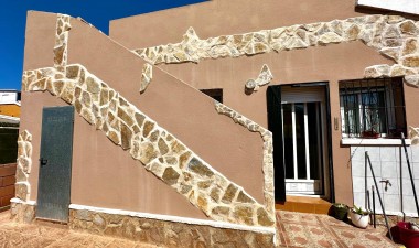 Resale - Villa - Torrevieja - Torretas