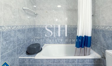 Resale - Apartment / flat - Torrevieja - Playa de los locos