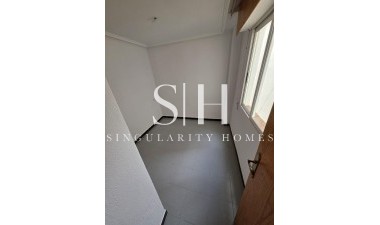 Resale - Apartment / flat - Torrevieja - Playa de los locos