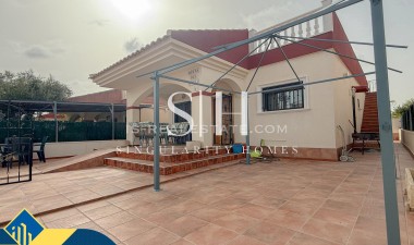Återförsäljning - Villa - Torrevieja - Aguas Nuevas