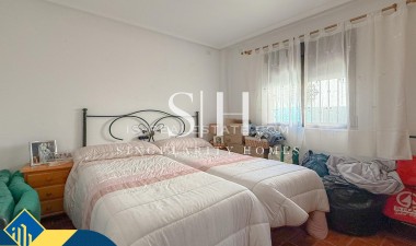 Återförsäljning - Villa - Torrevieja - Aguas Nuevas