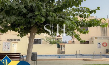 Återförsäljning - Villa - Torrevieja - Aguas Nuevas