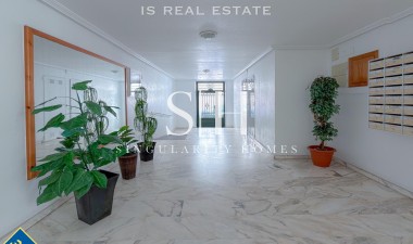 Resale - Apartment / flat - Torrevieja - Playa de los locos