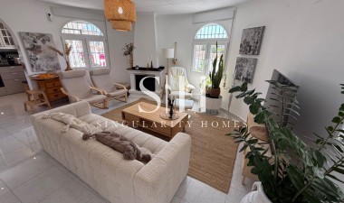 Перепродажа - Villa - Torrevieja - La Siesta - El Salado - Torreta