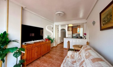 Odsprzedaż - Mieszkanie w bloku - Torrevieja - Playa del Cura