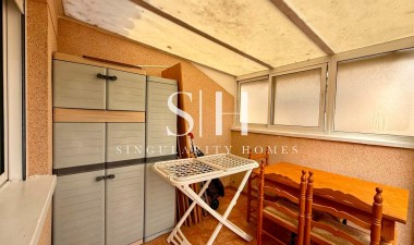 Odsprzedaż - Mieszkanie w bloku - Torrevieja - Playa del Cura