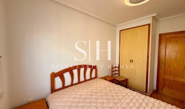 Odsprzedaż - Mieszkanie w bloku - Torrevieja - Playa del Cura