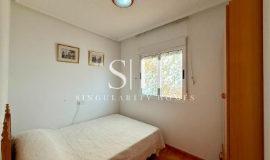 Odsprzedaż - Mieszkanie w bloku - Torrevieja - Playa del Cura