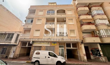 Odsprzedaż - Mieszkanie w bloku - Torrevieja - Playa del Cura