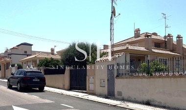 Odsprzedaż - Villa - Torrevieja - aguas nuevas