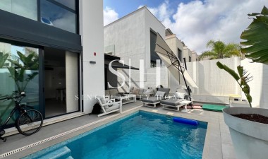 Odsprzedaż - Villa - Orihuela Costa - Villamartín-las Filipinas