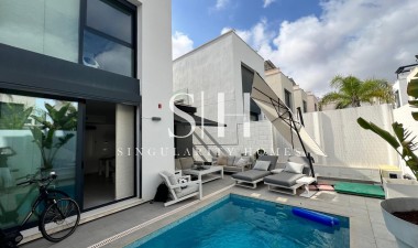Odsprzedaż - Villa - Orihuela Costa - Villamartín-las Filipinas