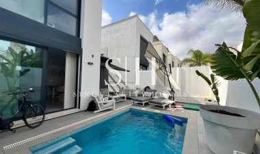 Odsprzedaż - Villa - Orihuela Costa - Villamartín-las Filipinas