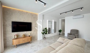 Odsprzedaż - Mieszkanie w bloku - Torrevieja - Playa del Cura