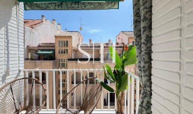 Odsprzedaż - Mieszkanie w bloku - Torrevieja - Playa del Cura