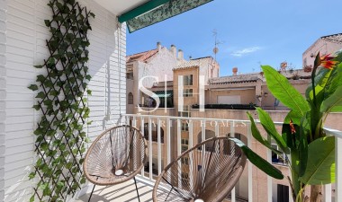 Odsprzedaż - Mieszkanie w bloku - Torrevieja - Playa del Cura