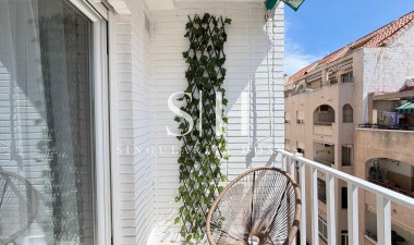 Odsprzedaż - Mieszkanie w bloku - Torrevieja - Playa del Cura