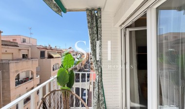Odsprzedaż - Mieszkanie w bloku - Torrevieja - Playa del Cura