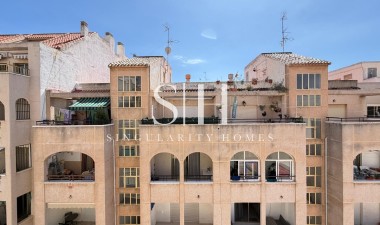 Odsprzedaż - Mieszkanie w bloku - Torrevieja - Playa del Cura