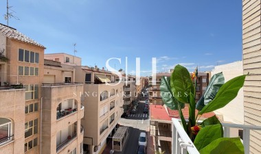 Odsprzedaż - Mieszkanie w bloku - Torrevieja - Playa del Cura
