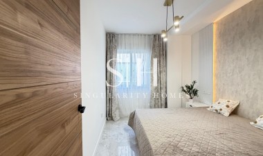 Odsprzedaż - Mieszkanie w bloku - Torrevieja - Playa del Cura