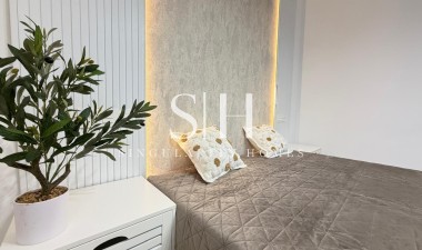 Odsprzedaż - Mieszkanie w bloku - Torrevieja - Playa del Cura