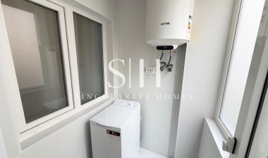 Odsprzedaż - Mieszkanie w bloku - Torrevieja - Playa del Cura