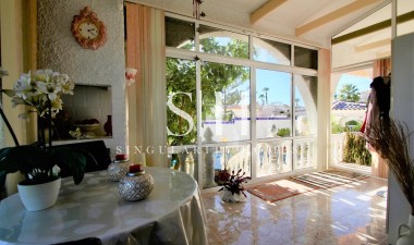 Odsprzedaż - Villa - Orihuela Costa - Villamartín