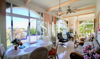 Odsprzedaż - Villa - Orihuela Costa - Villamartín