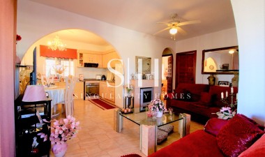 Odsprzedaż - Villa - Orihuela Costa - Villamartín