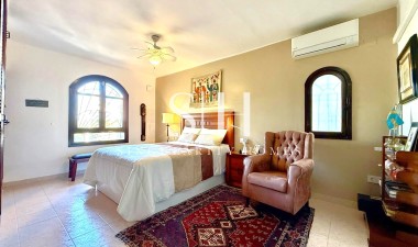 Odsprzedaż - Villa - Orihuela Costa - Villamartin