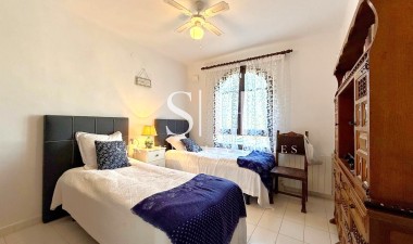 Odsprzedaż - Villa - Orihuela Costa - Villamartin