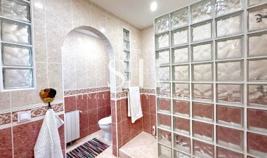 Odsprzedaż - Villa - Orihuela Costa - Villamartin