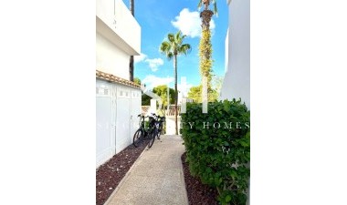 Odsprzedaż - Villa - Orihuela Costa - Villamartin