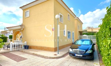 Odsprzedaż - Villa - Orihuela Costa - Villamartín