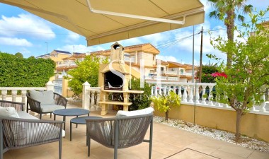 Odsprzedaż - Villa - Orihuela Costa - Villamartín