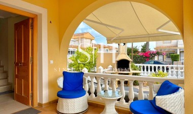 Odsprzedaż - Villa - Orihuela Costa - Villamartín
