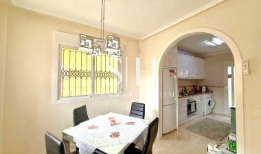 Odsprzedaż - Villa - Orihuela Costa - Villamartín