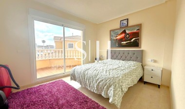 Odsprzedaż - Villa - Orihuela Costa - Villamartín