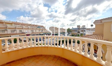Odsprzedaż - Villa - Orihuela Costa - Villamartín