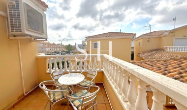 Odsprzedaż - Villa - Orihuela Costa - Villamartín