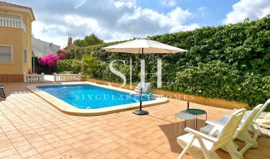 Odsprzedaż - Villa - Orihuela Costa - Villamartín