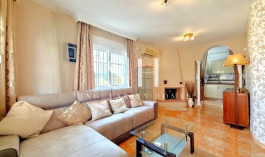 Odsprzedaż - Mieszkanie w bloku - Orihuela Costa - Villamartín