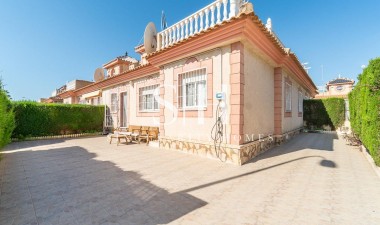 Återförsäljning - Villa - Orihuela Costa - Punta Prima