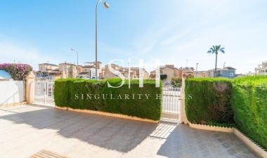 Återförsäljning - Villa - Orihuela Costa - Punta Prima
