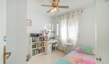 Återförsäljning - Villa - Orihuela Costa - Punta Prima