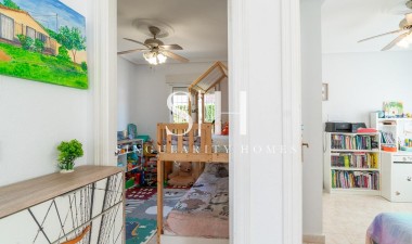 Återförsäljning - Villa - Orihuela Costa - Punta Prima