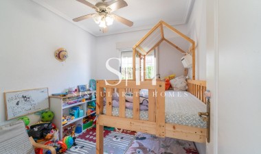 Återförsäljning - Villa - Orihuela Costa - Punta Prima