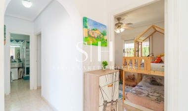 Återförsäljning - Villa - Orihuela Costa - Punta Prima