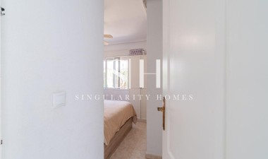 Återförsäljning - Villa - Orihuela Costa - Punta Prima